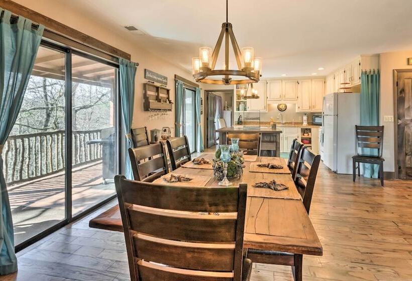 Joshuas Lodge  W/ Hot Tub + Mountain Views!