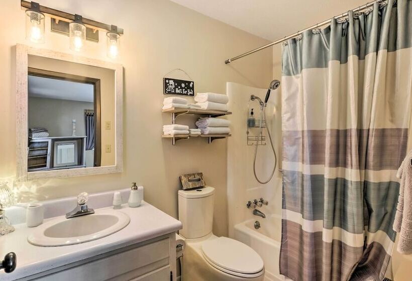 Joshuas Lodge  W/ Hot Tub + Mountain Views!