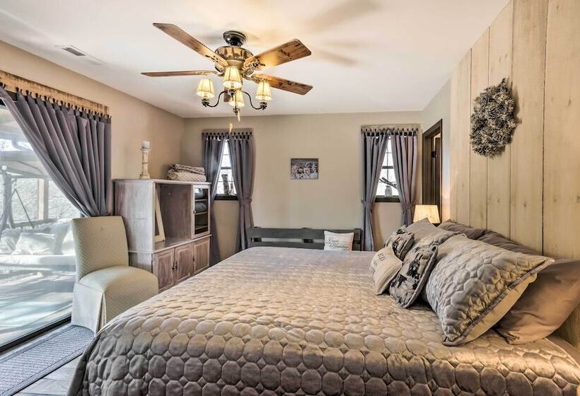 Joshuas Lodge  W/ Hot Tub + Mountain Views!