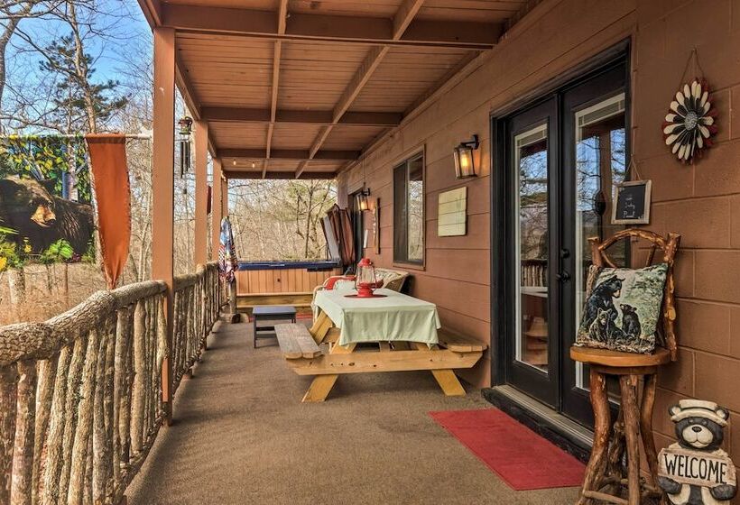 Joshuas Lodge  W/ Hot Tub + Mountain Views!