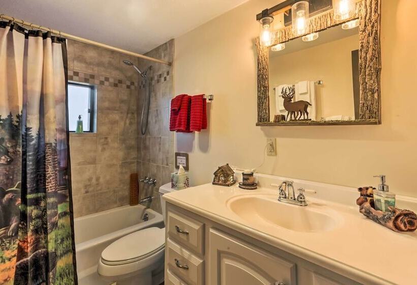 Joshuas Lodge  W/ Hot Tub + Mountain Views!