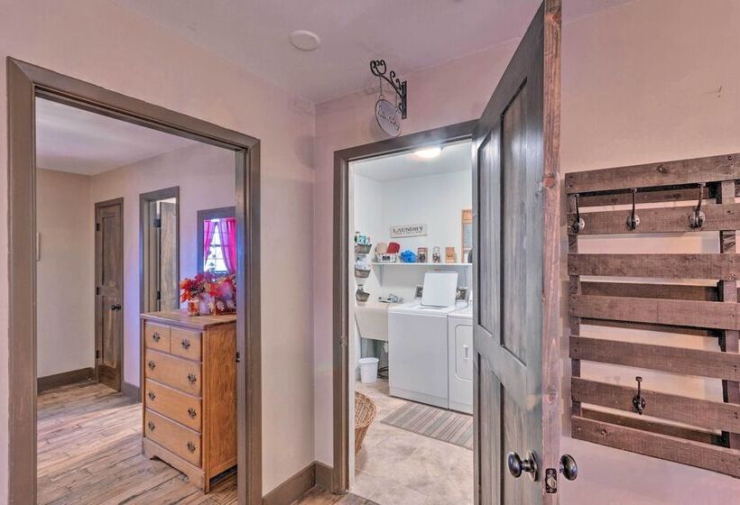 Joshuas Lodge  W/ Hot Tub + Mountain Views!