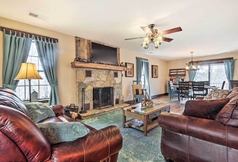 Joshuas Lodge  W/ Hot Tub + Mountain Views!