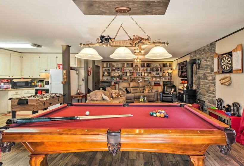 Joshuas Lodge  W/ Hot Tub + Mountain Views!