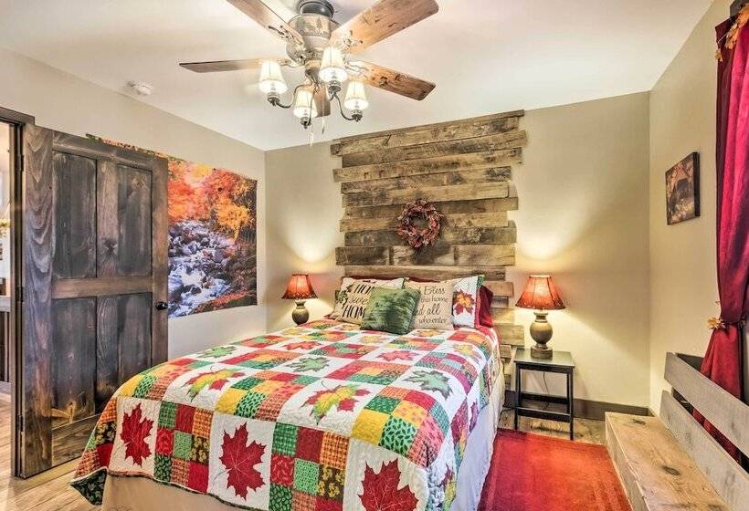 Joshuas Lodge  W/ Hot Tub + Mountain Views!