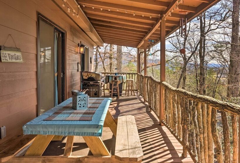 Joshuas Lodge  W/ Hot Tub + Mountain Views!