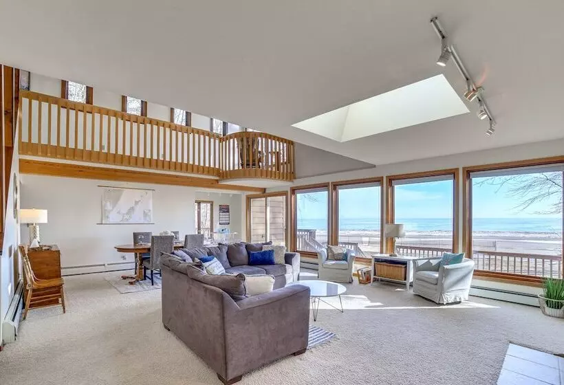 Nfl Draft Home Near Lambeau: Private Beach & Deck!