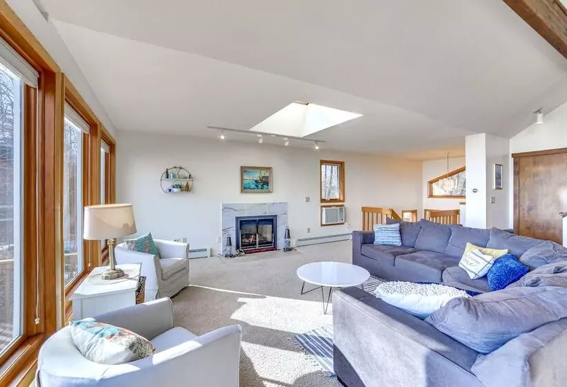 Nfl Draft Home Near Lambeau: Private Beach & Deck!