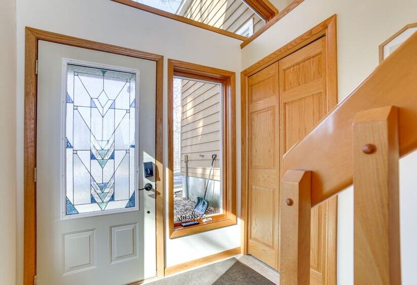 Nfl Draft Home Near Lambeau: Private Beach & Deck!