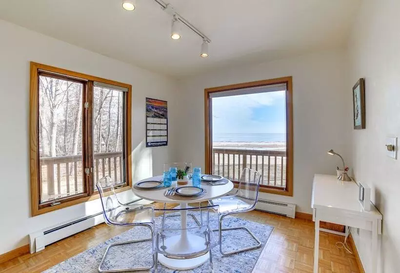Nfl Draft Home Near Lambeau: Private Beach & Deck!