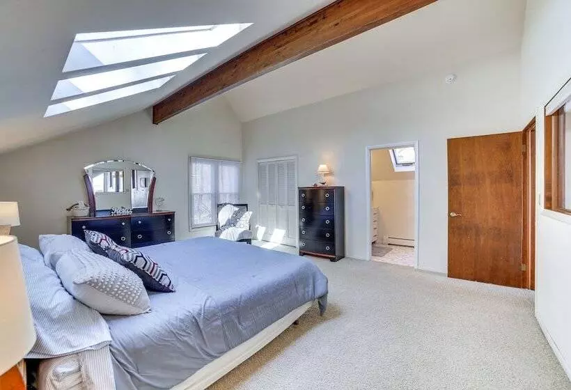 Nfl Draft Home Near Lambeau: Private Beach & Deck!