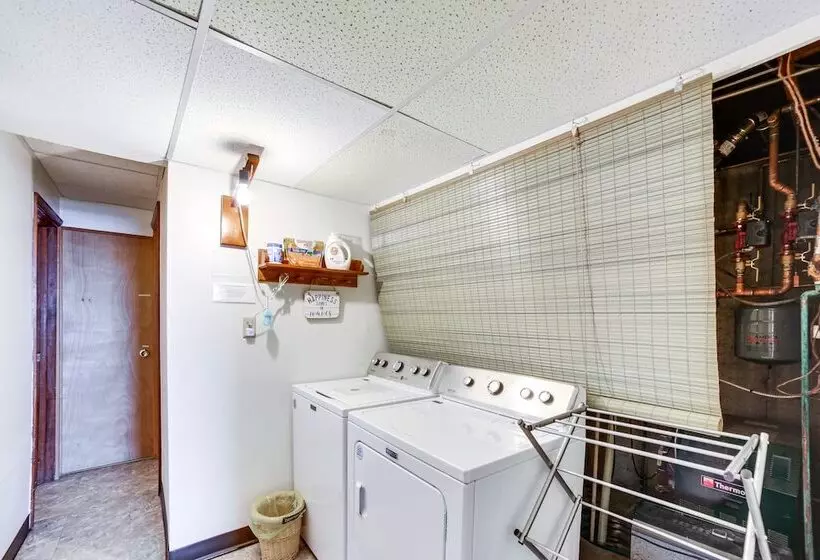 Nfl Draft Home Near Lambeau: Private Beach & Deck!