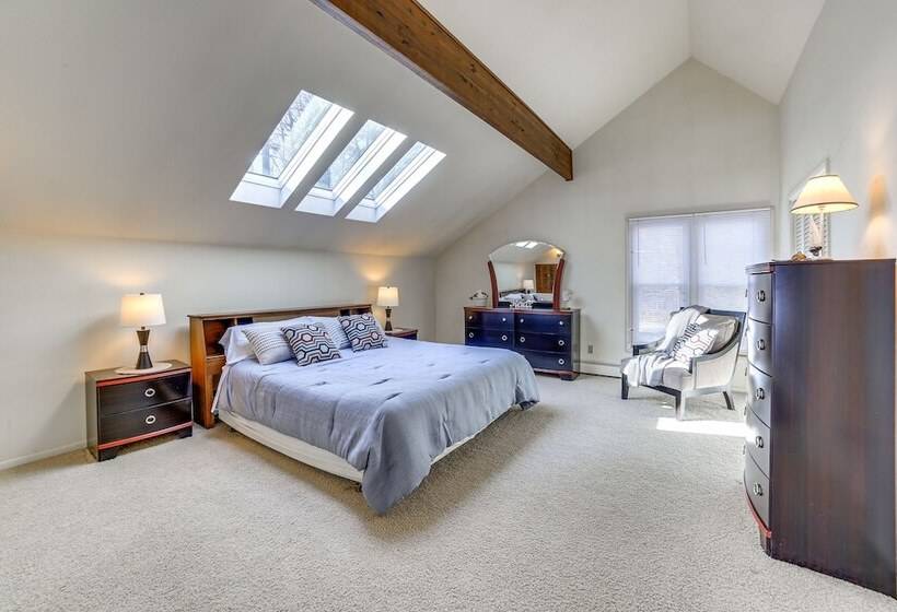 Nfl Draft Home Near Lambeau: Private Beach & Deck!