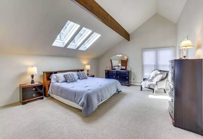 Nfl Draft Home Near Lambeau: Private Beach & Deck!