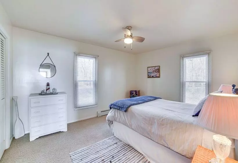 Nfl Draft Home Near Lambeau: Private Beach & Deck!