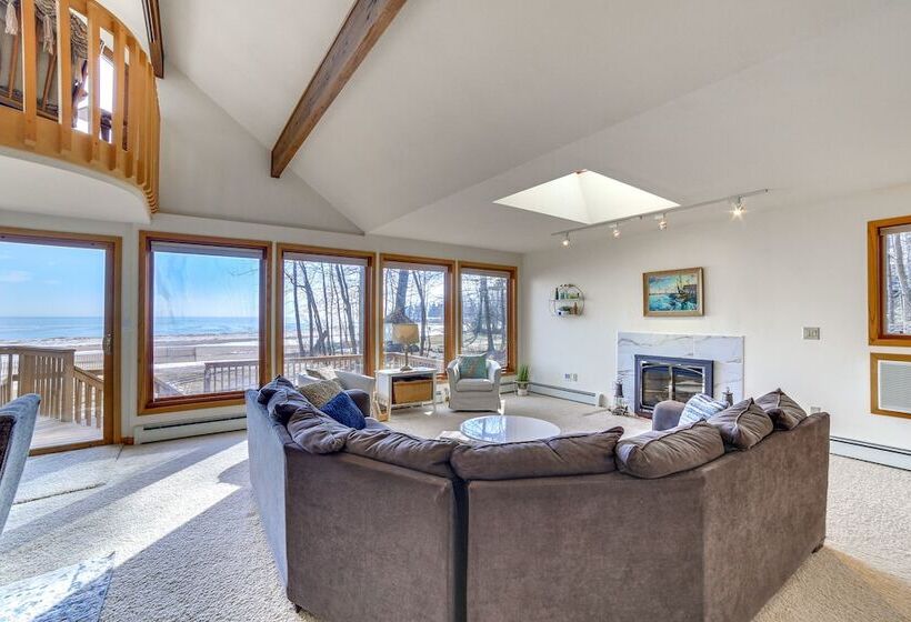 Nfl Draft Home Near Lambeau: Private Beach & Deck!
