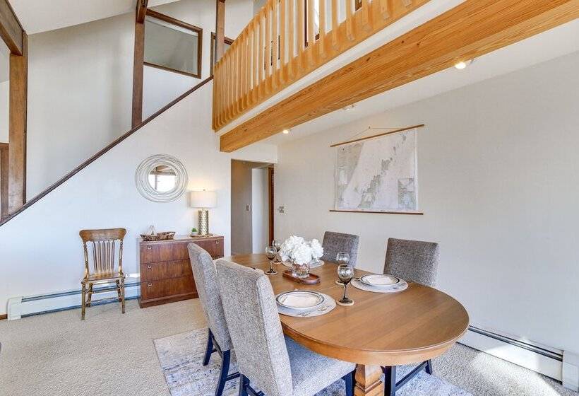 Nfl Draft Home Near Lambeau: Private Beach & Deck!