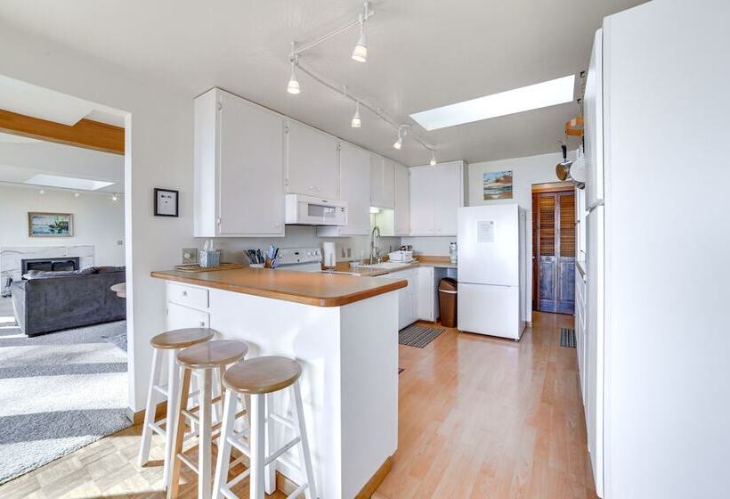 Nfl Draft Home Near Lambeau: Private Beach & Deck!