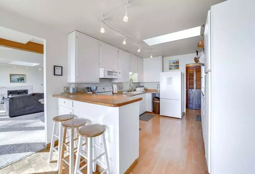 Nfl Draft Home Near Lambeau: Private Beach & Deck!