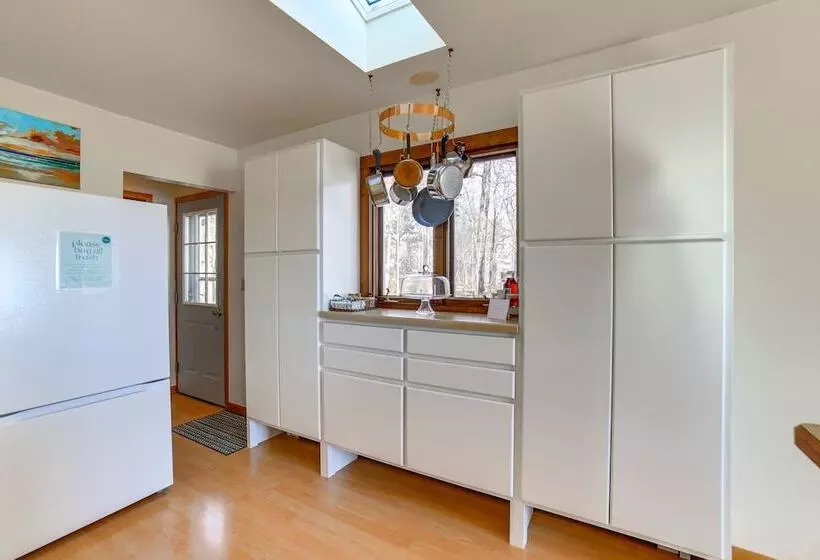 Nfl Draft Home Near Lambeau: Private Beach & Deck!