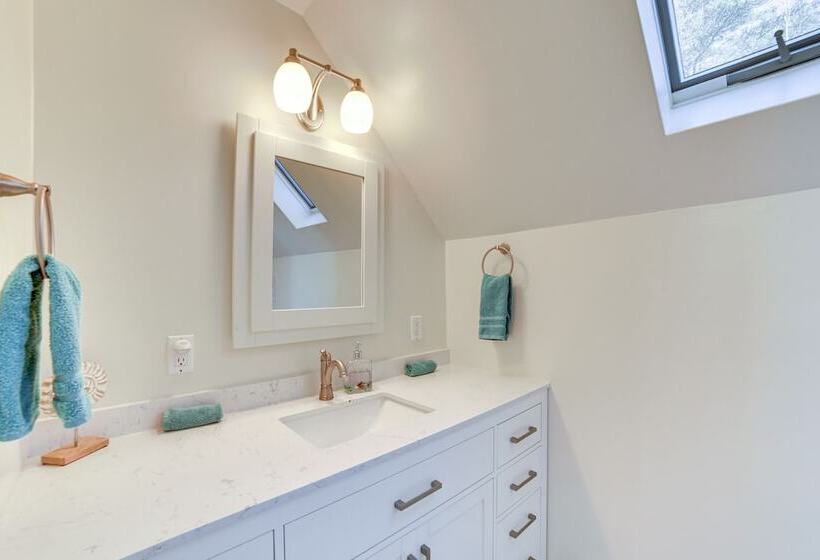 Nfl Draft Home Near Lambeau: Private Beach & Deck!