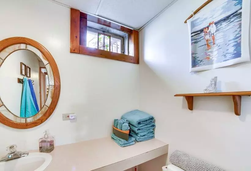 Nfl Draft Home Near Lambeau: Private Beach & Deck!