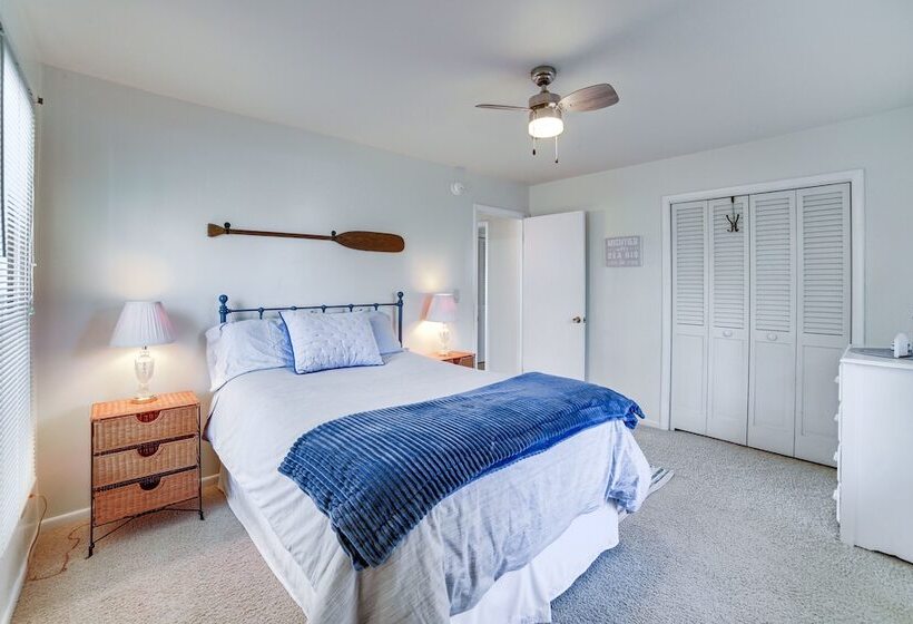 Nfl Draft Home Near Lambeau: Private Beach & Deck!