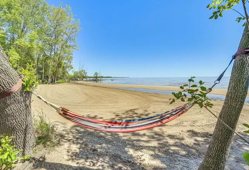 Nfl Draft Home Near Lambeau: Private Beach & Deck!