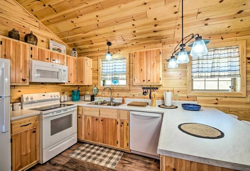 Lakefront Cabin: Private Dock, Trails, Cave, Etc!