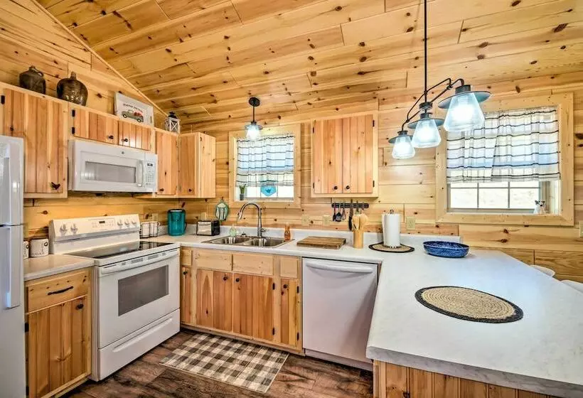 Lakefront Cabin: Private Dock, Trails, Cave, Etc!