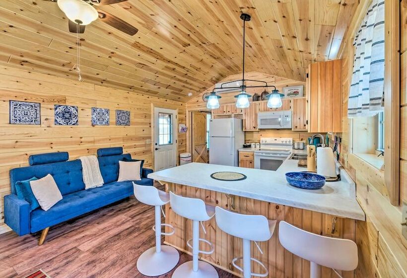 Lakefront Cabin: Private Dock, Trails, Cave, Etc!