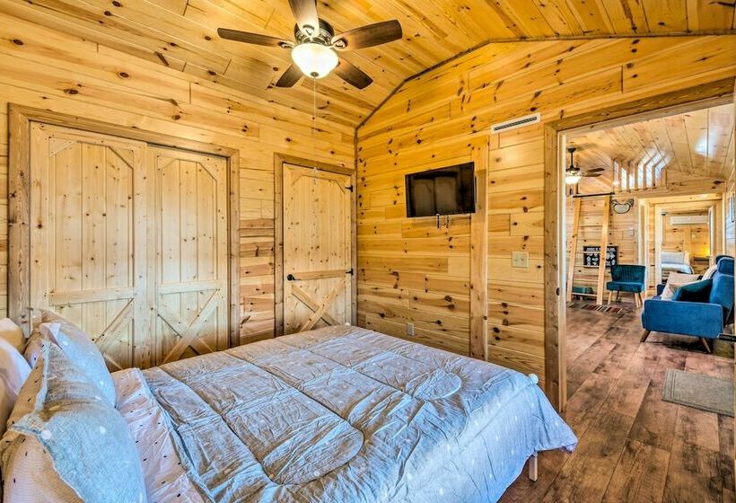 Lakefront Cabin: Private Dock, Trails, Cave, Etc!