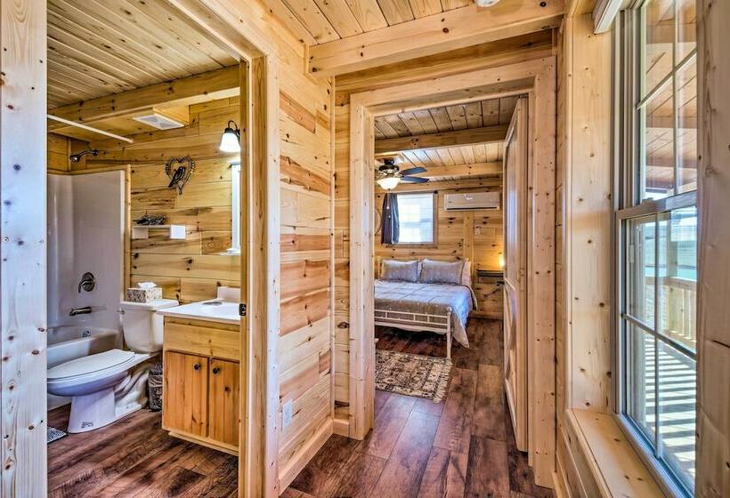 Lakefront Cabin: Private Dock, Trails, Cave, Etc!