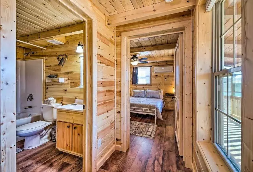 Lakefront Cabin: Private Dock, Trails, Cave, Etc!