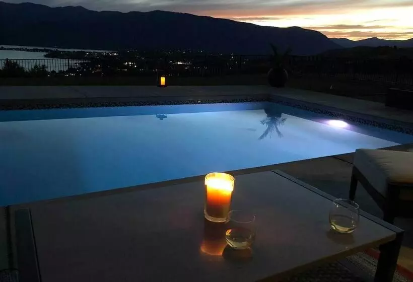 Lavish Lake Chelan Escape: Pool & Panoramic Views