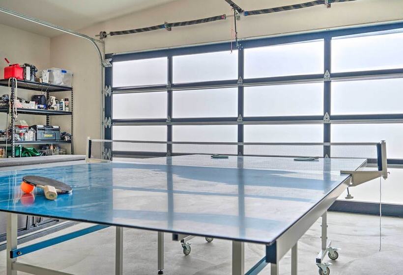 Lavish Lake Chelan Escape: Pool & Panoramic Views