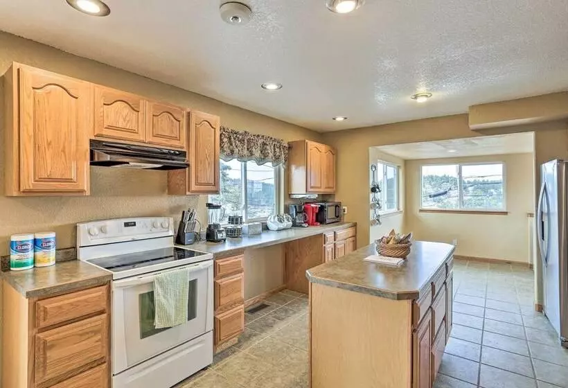 Lovely Black Hills Area Home: Covered Porch & Deck