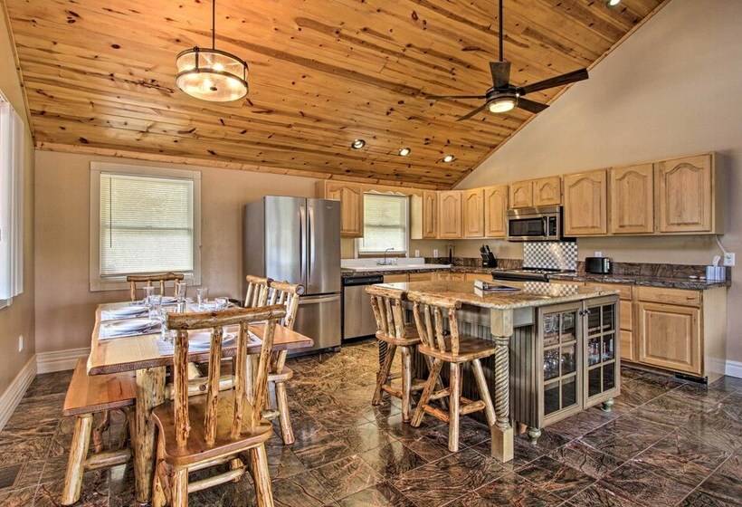 Luxe Cabin W/ Covered Pool + Smoky Mountain Vistas