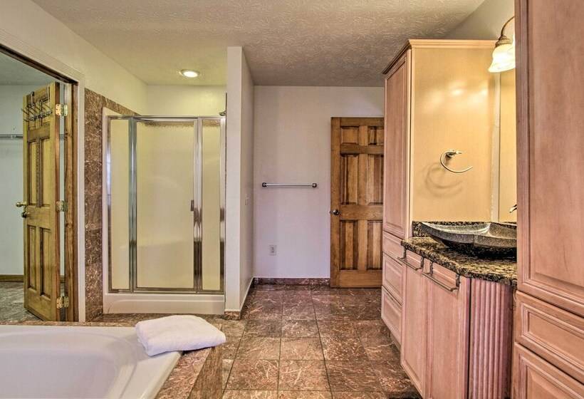 Luxe Cabin W/ Covered Pool + Smoky Mountain Vistas