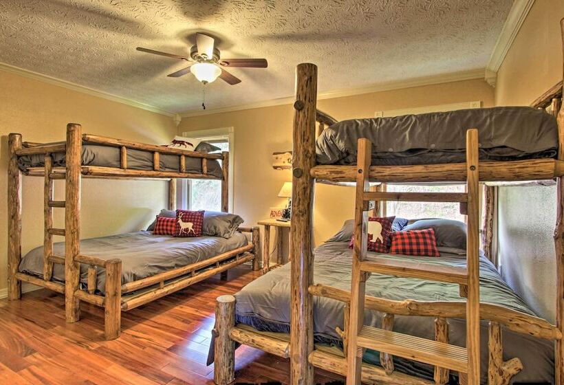 Luxe Cabin W/ Covered Pool + Smoky Mountain Vistas