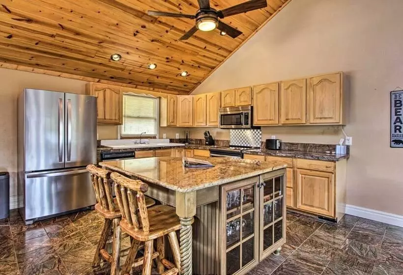 Luxe Cabin W/ Covered Pool + Smoky Mountain Vistas