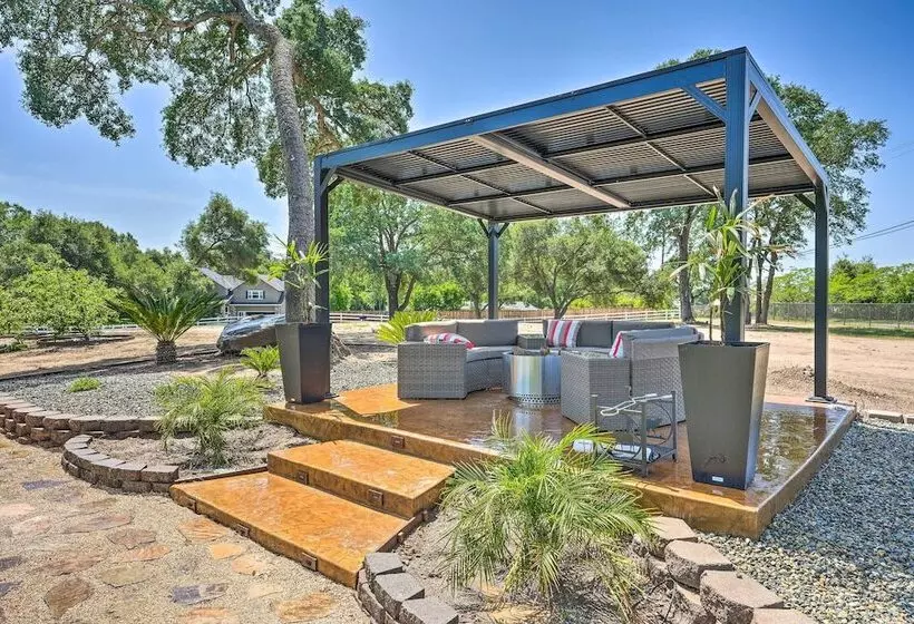 Luxe Granite Bay Home W/ Hot Tub, Fire Pits!