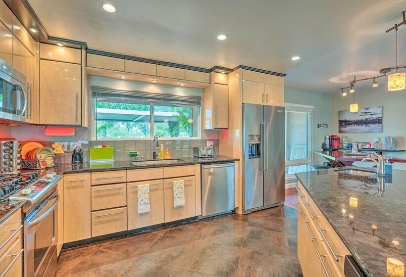 Luxe Granite Bay Home W/ Hot Tub, Fire Pits!