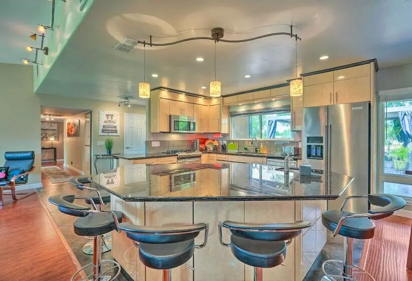 Luxe Granite Bay Home W/ Hot Tub, Fire Pits!