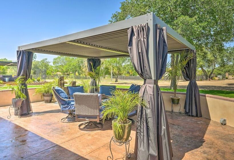 Luxe Granite Bay Home W/ Hot Tub, Fire Pits!