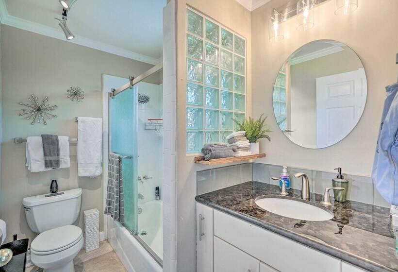 Luxe Granite Bay Home W/ Hot Tub, Fire Pits!