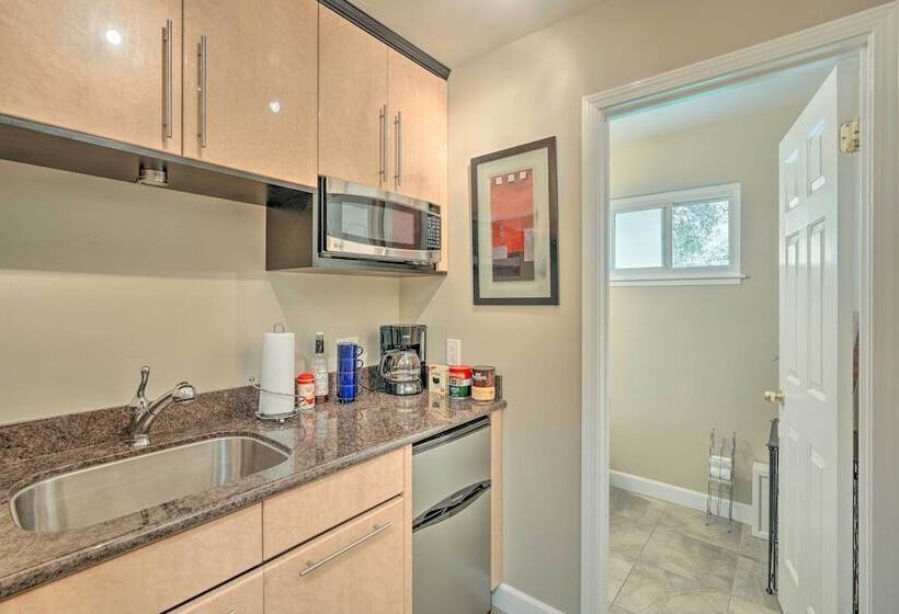 Luxe Granite Bay Home W/ Hot Tub, Fire Pits!