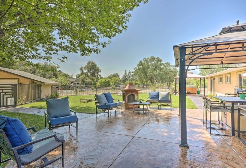 Luxe Granite Bay Home W/ Hot Tub, Fire Pits!