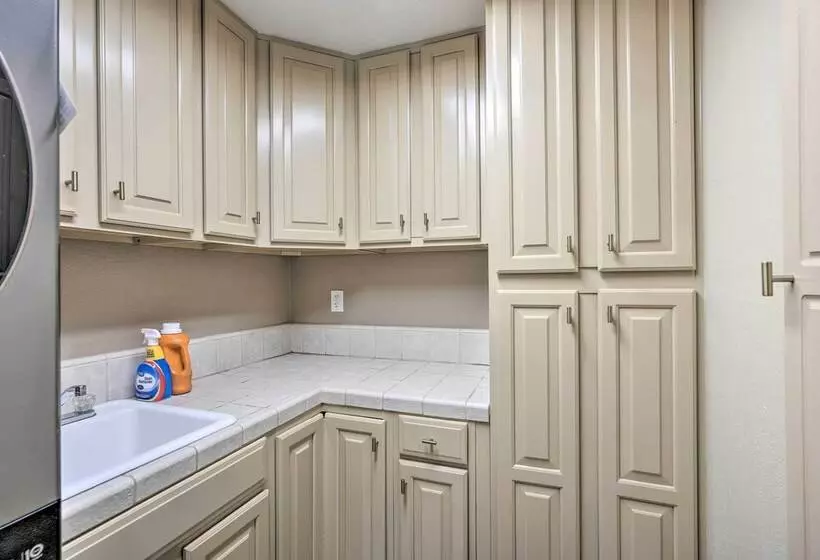 Luxe Granite Bay Home W/ Hot Tub, Fire Pits!