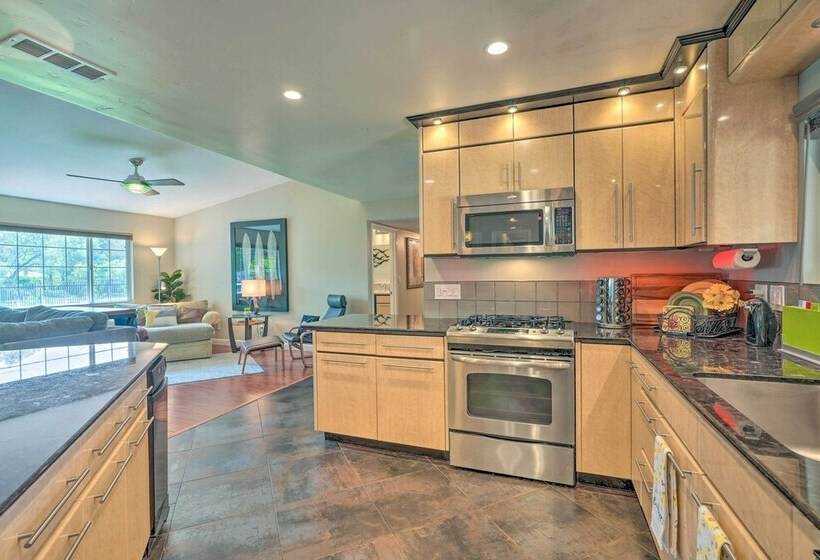 Luxe Granite Bay Home W/ Hot Tub, Fire Pits!